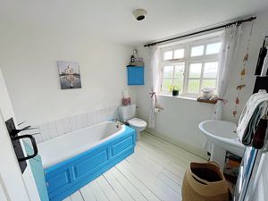 Ensuite- click for photo gallery